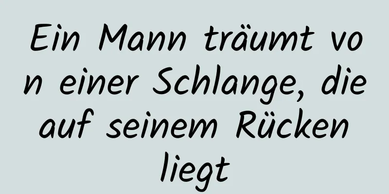 Ein Mann träumt von einer Schlange, die auf seinem Rücken liegt
